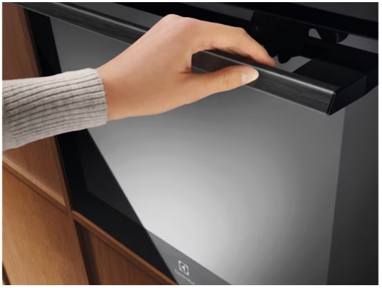 Electrolux - 500 Serisi SteamBake Buhar Destekli Katalitik / AquaClean Temizleme Sistemli Wi-Fi 72 lt Siyah Ankastre Fırın