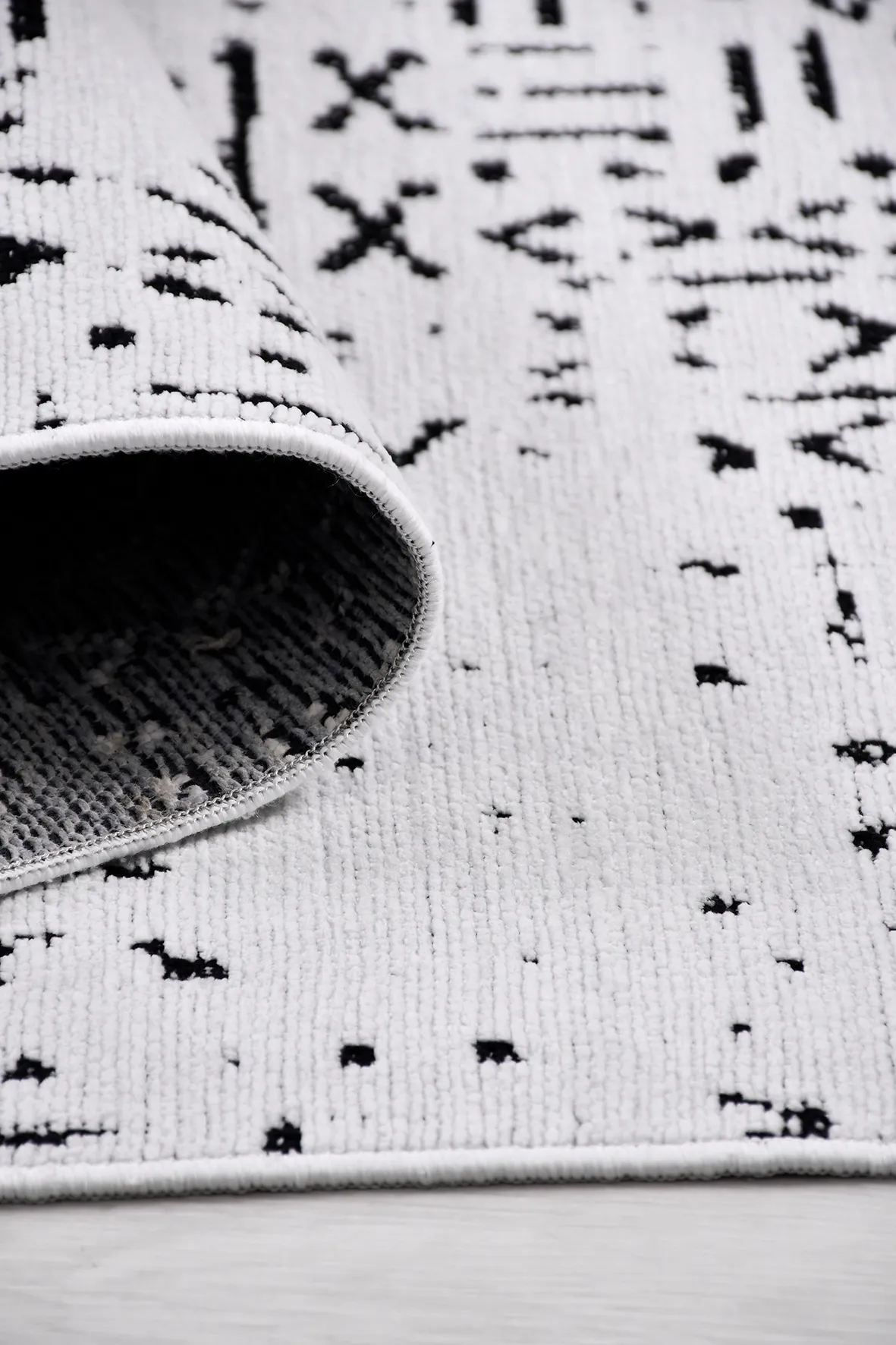 LUXİA-Beyaz/Siyah- Özel Ölçü-Oturma Odası, Mutfak ve Koridor Halısı-Kaydırmaz Taban-Robot Süpürgeye Uyumlu-Kolay temizlenebilir-Uygun Fiyat