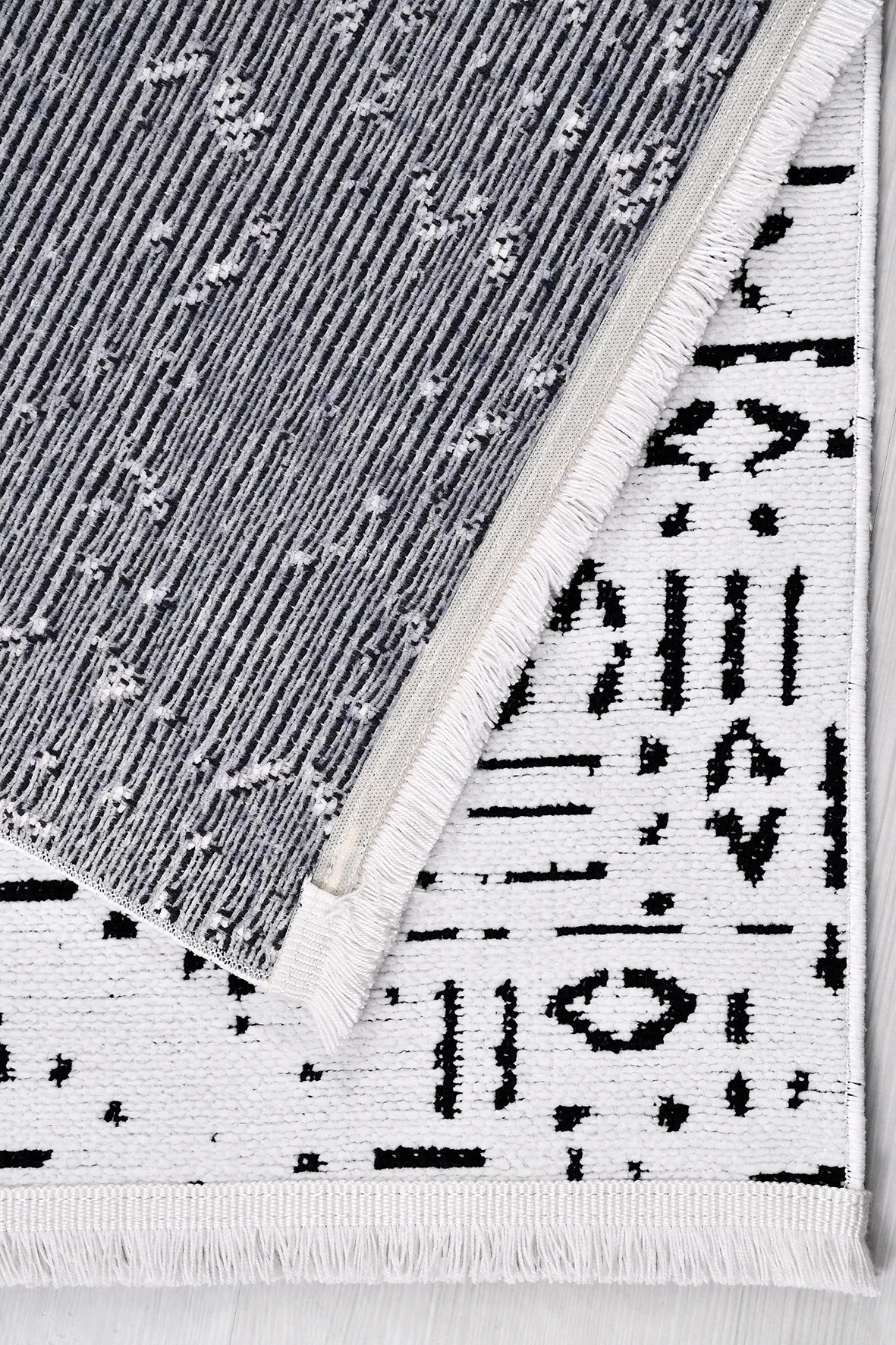 LUXİA-Beyaz/Siyah- Özel Ölçü-Oturma Odası, Mutfak ve Koridor Halısı-Kaydırmaz Taban-Robot Süpürgeye Uyumlu-Kolay temizlenebilir-Uygun Fiyat