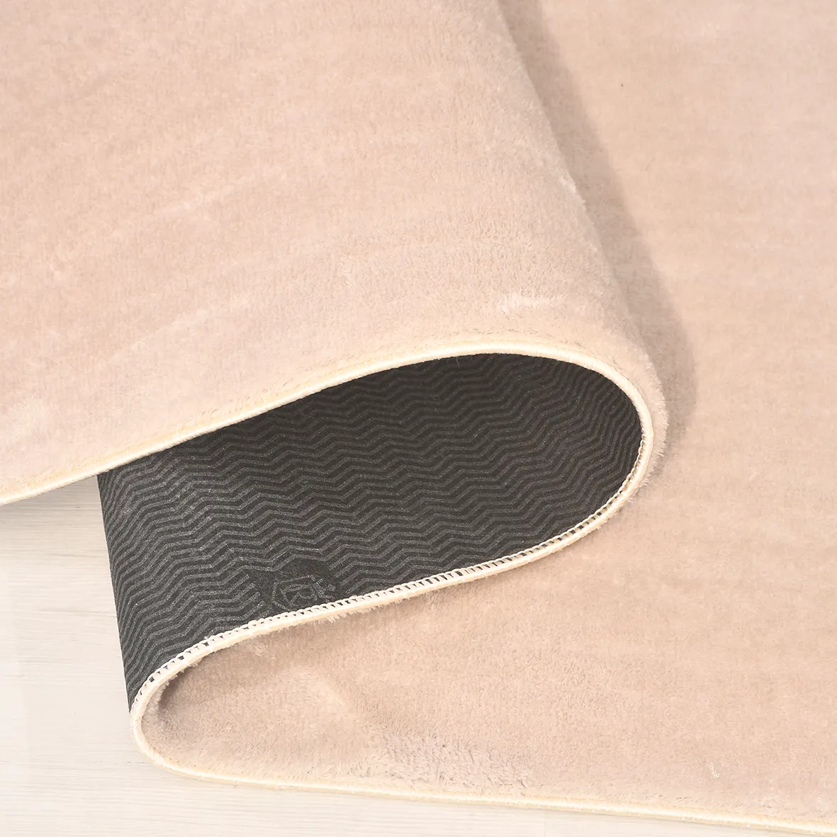 POLY Peluş Halı-Bej- Salon-Mutfak-Antre-Oturma Odası-Yumuşak-Kaymaz Taban-Yıkanabilir–Modern-Uygun Fiyat