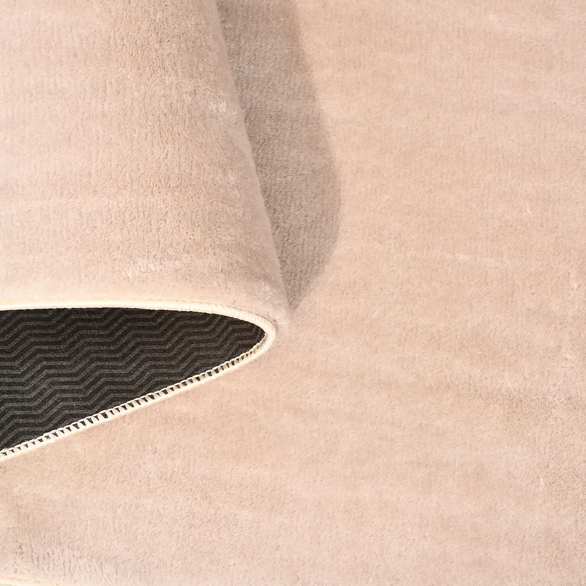 POLY Peluş Halı-Bej- Salon-Mutfak-Antre-Oturma Odası-Yumuşak-Kaymaz Taban-Yıkanabilir–Modern-Uygun Fiyat