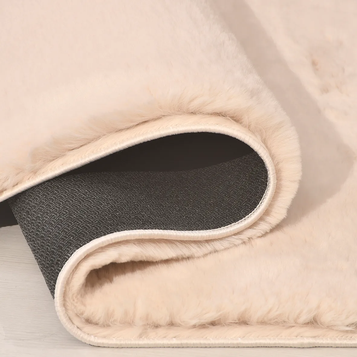 Tavşan Poly Peluş Halı -Bej- Yüksek Kalite-Ekstra Yumuşak - Kaymaz Özel Tabanlı - Özel Ölçü