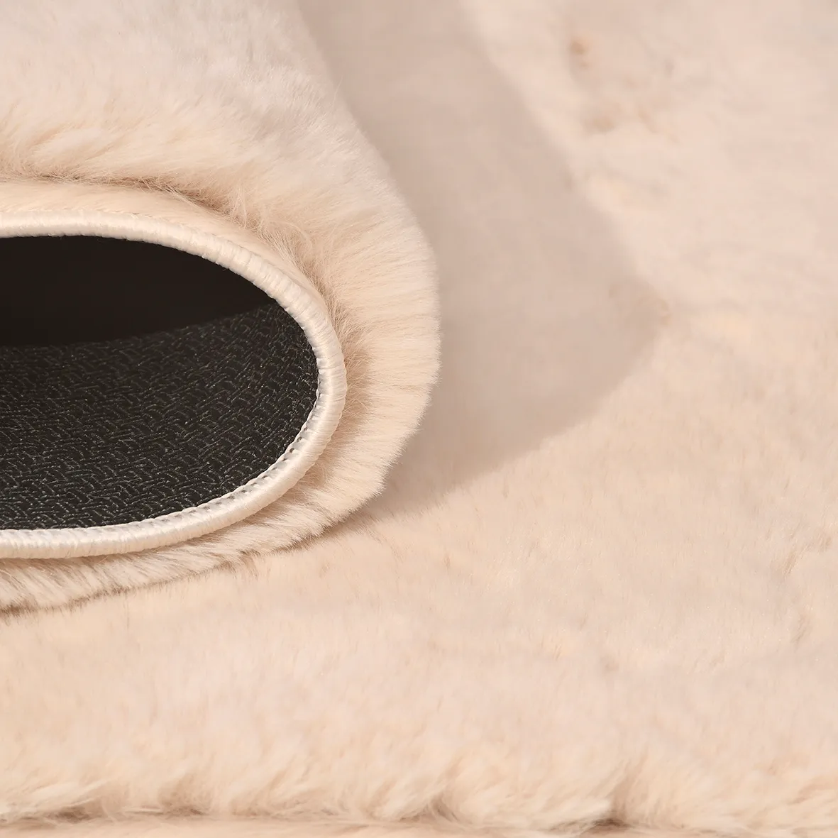 Tavşan Poly Peluş Halı -Bej- Yüksek Kalite-Ekstra Yumuşak - Kaymaz Özel Tabanlı - Özel Ölçü