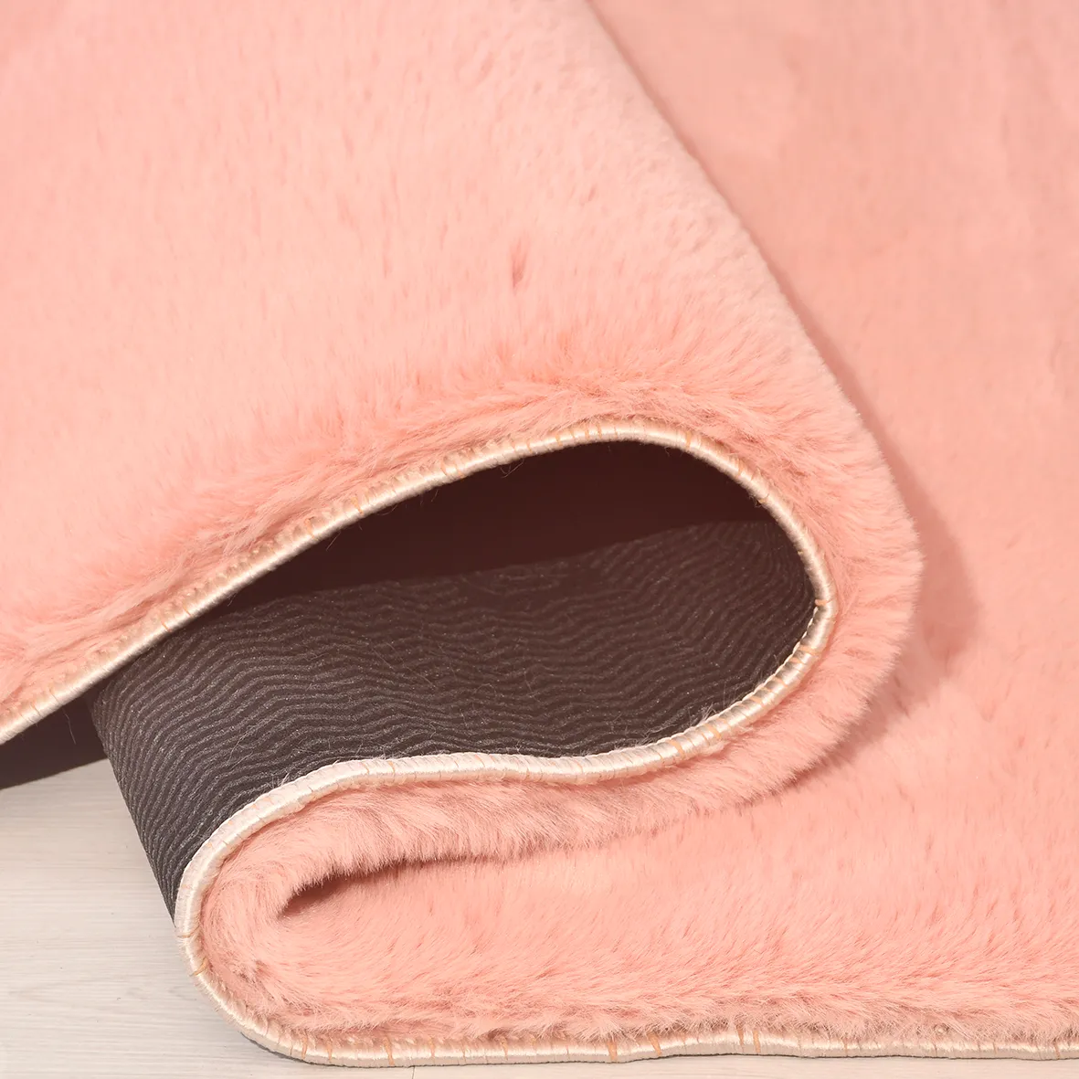 Tavşan Poly Peluş Halı - Rose -Yüksek Kalite-Ekstra Yumuşak - Kaymaz Özel Tabanlı - Özel Ölçü